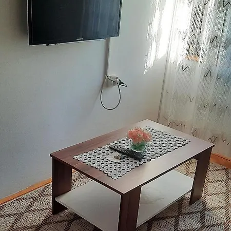 8202a Apartament *